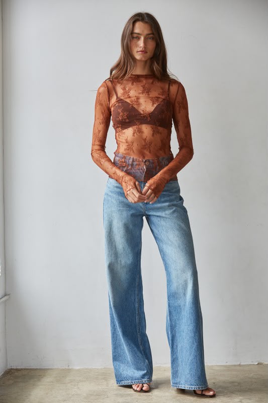 Blusa de mesh con ramos