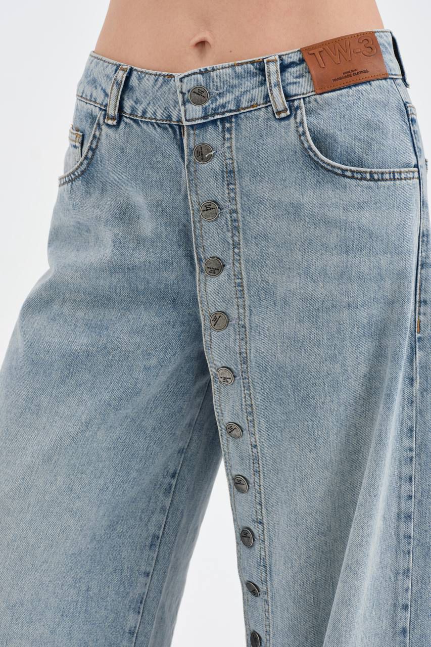 Jeans wide leg con botones