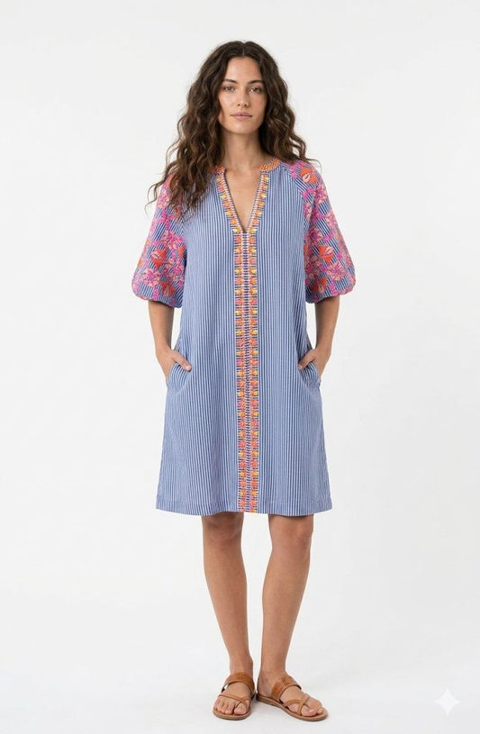 Vestido de rayas con bordado