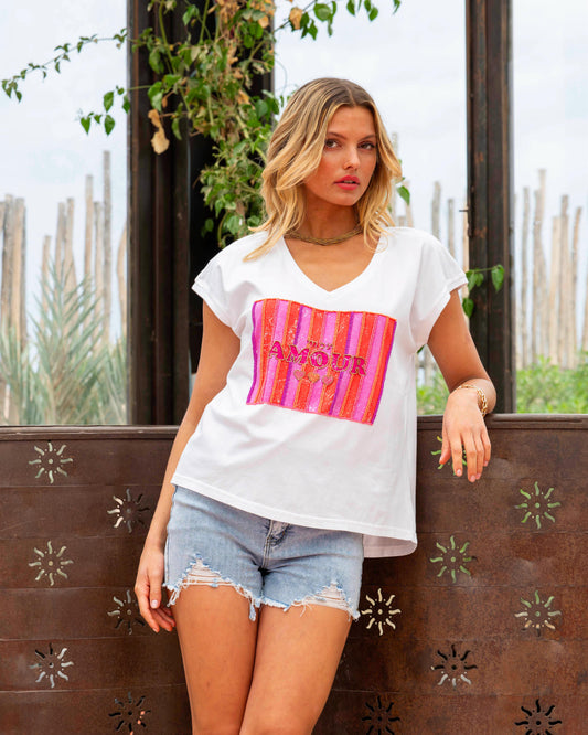 Camiseta AMOUR estampada y bordada piedras
