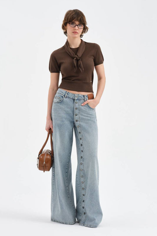 Jeans wide leg con botones
