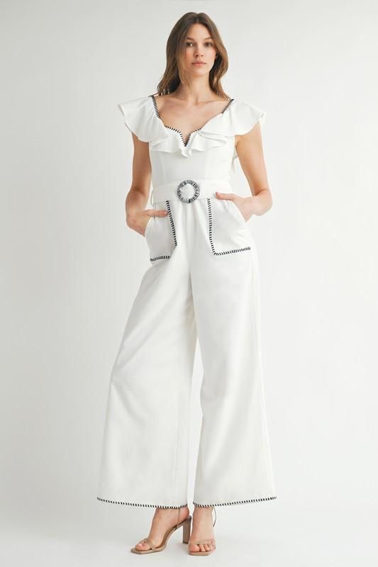 Entero con bordado en contraste con cinto