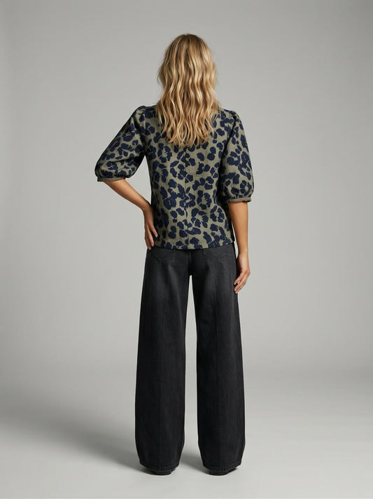 Blusa animal print relieve