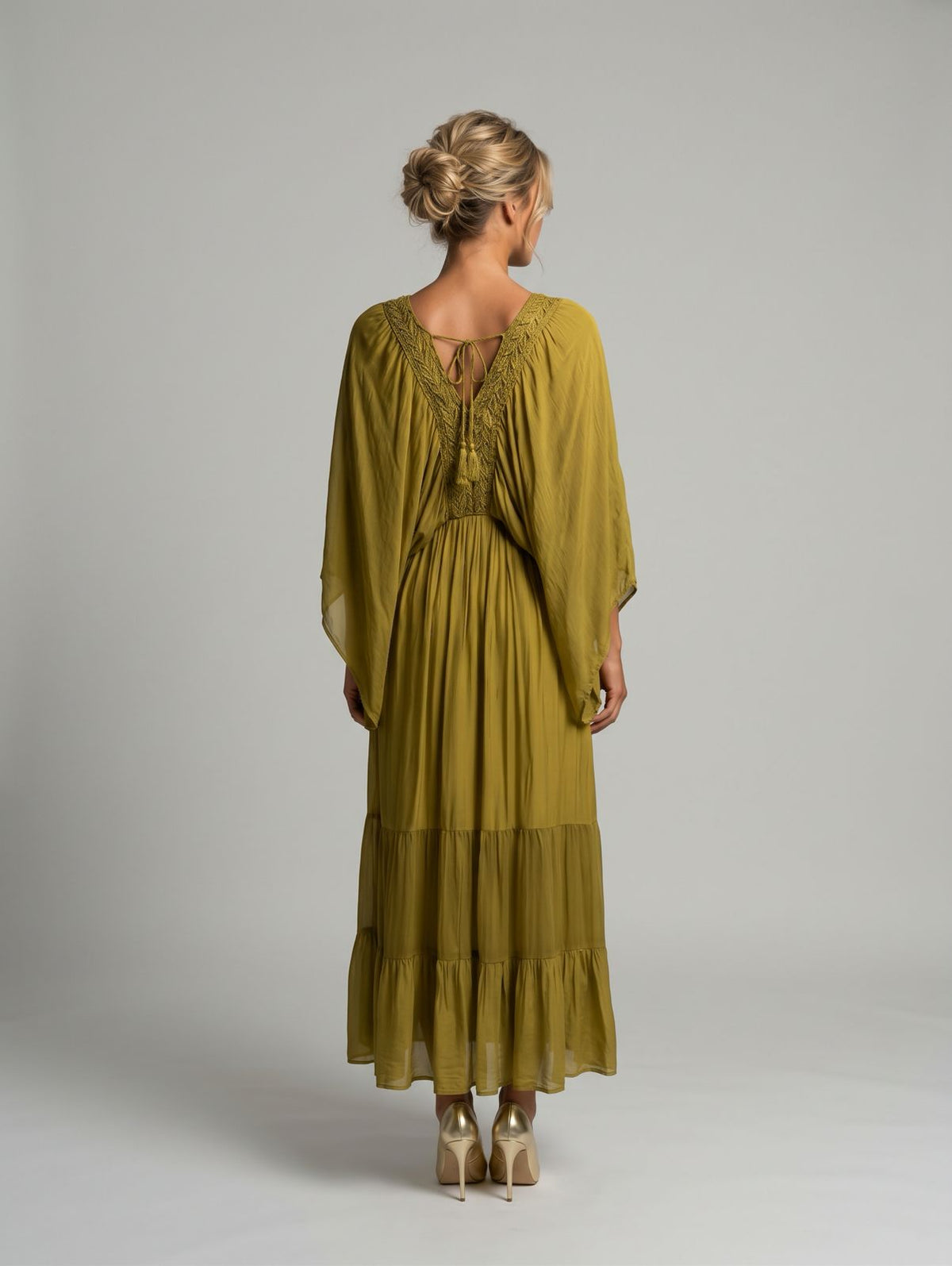 Vestido cortes bordado