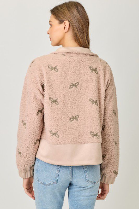 Chamarra borrega y suede con moños