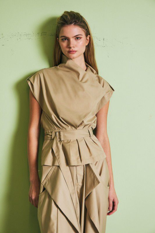 Set de blusa con cinto y pantalón aladino