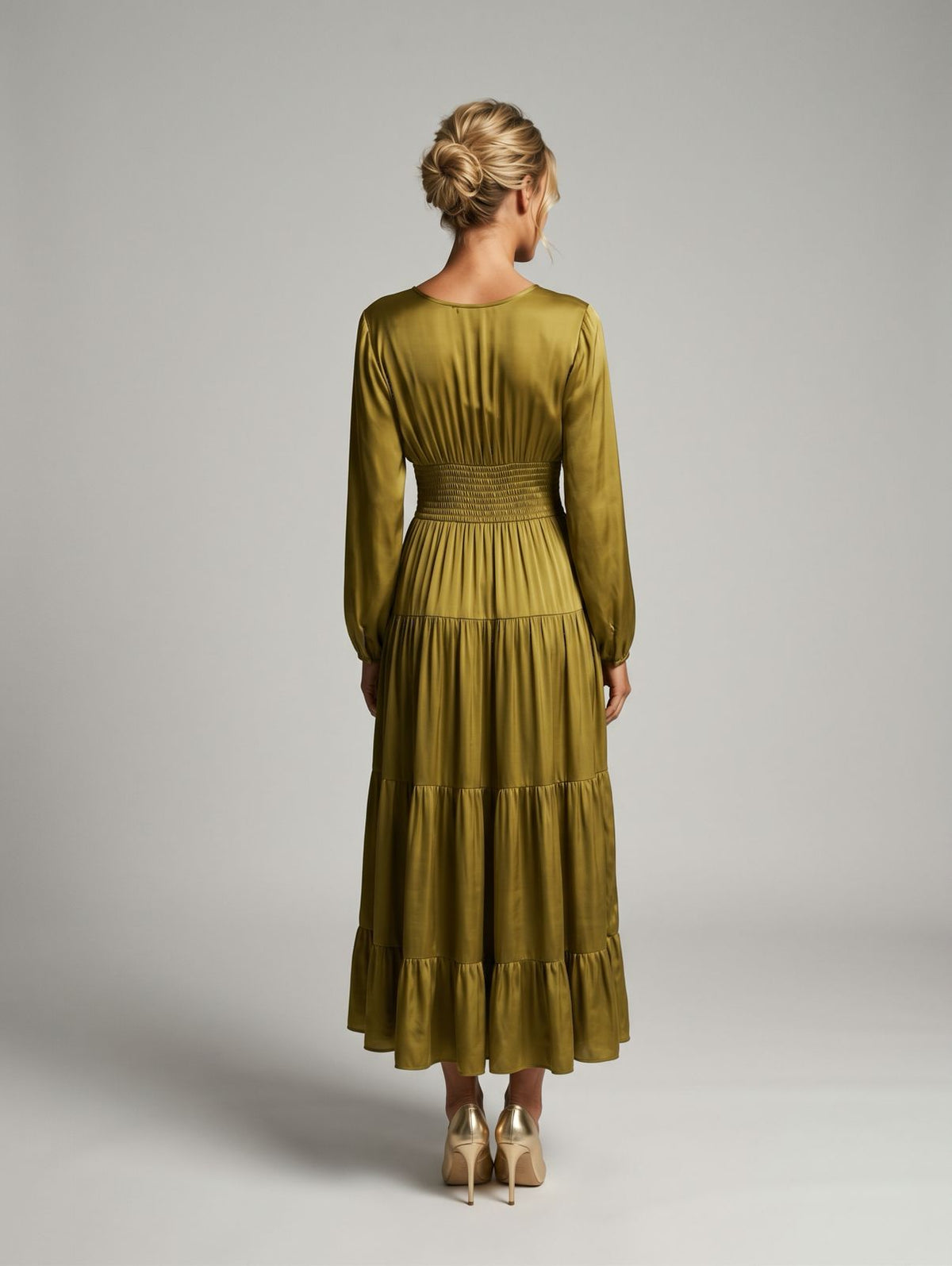 Vestido cortes satinado