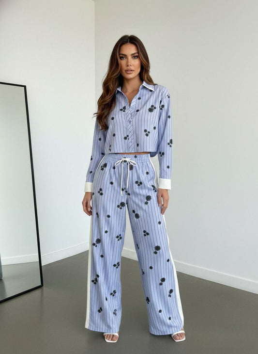 Set a rayas con bordados