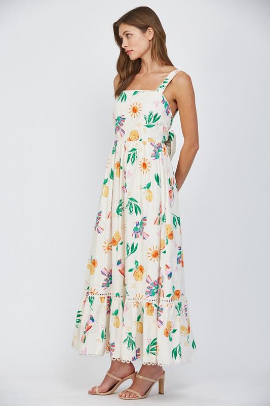 Vestido estampado con detalles de guipur y amarre en espalda