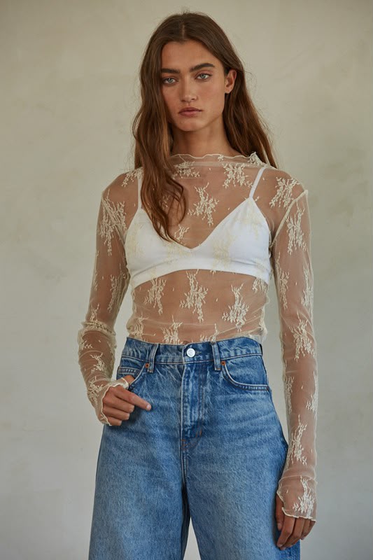 Blusa de mesh con ramos