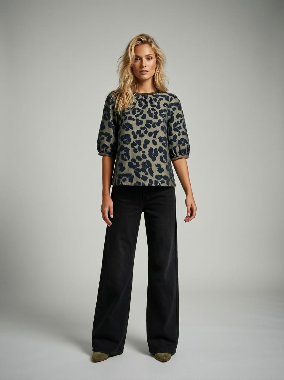 Blusa animal print relieve