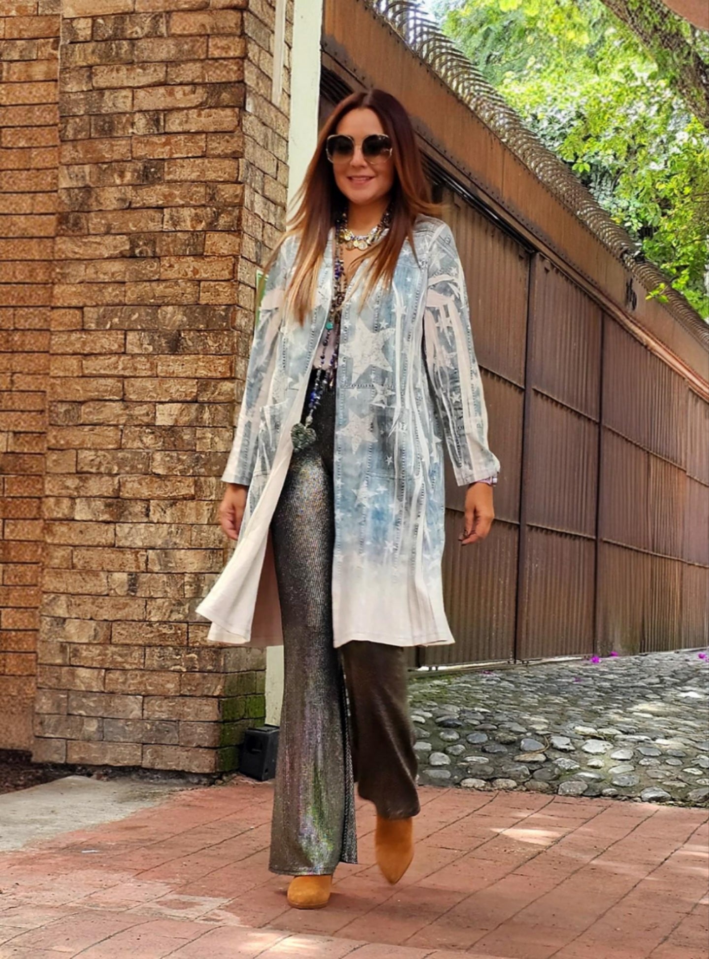 Ensamble suede con estrellas