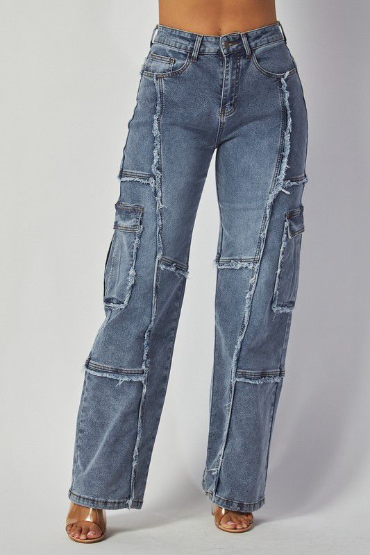 Jeans cargo con cortes