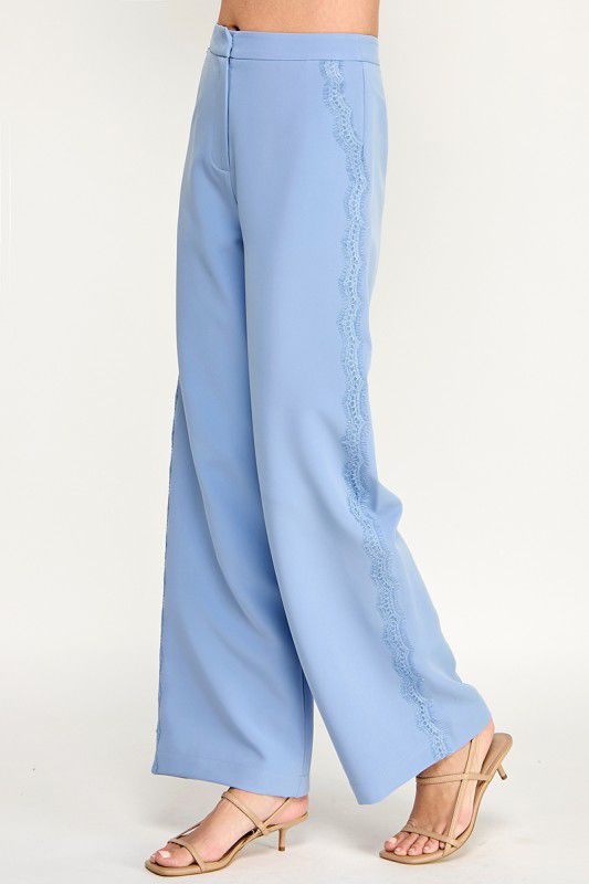 Pantalón con detalle de encaje