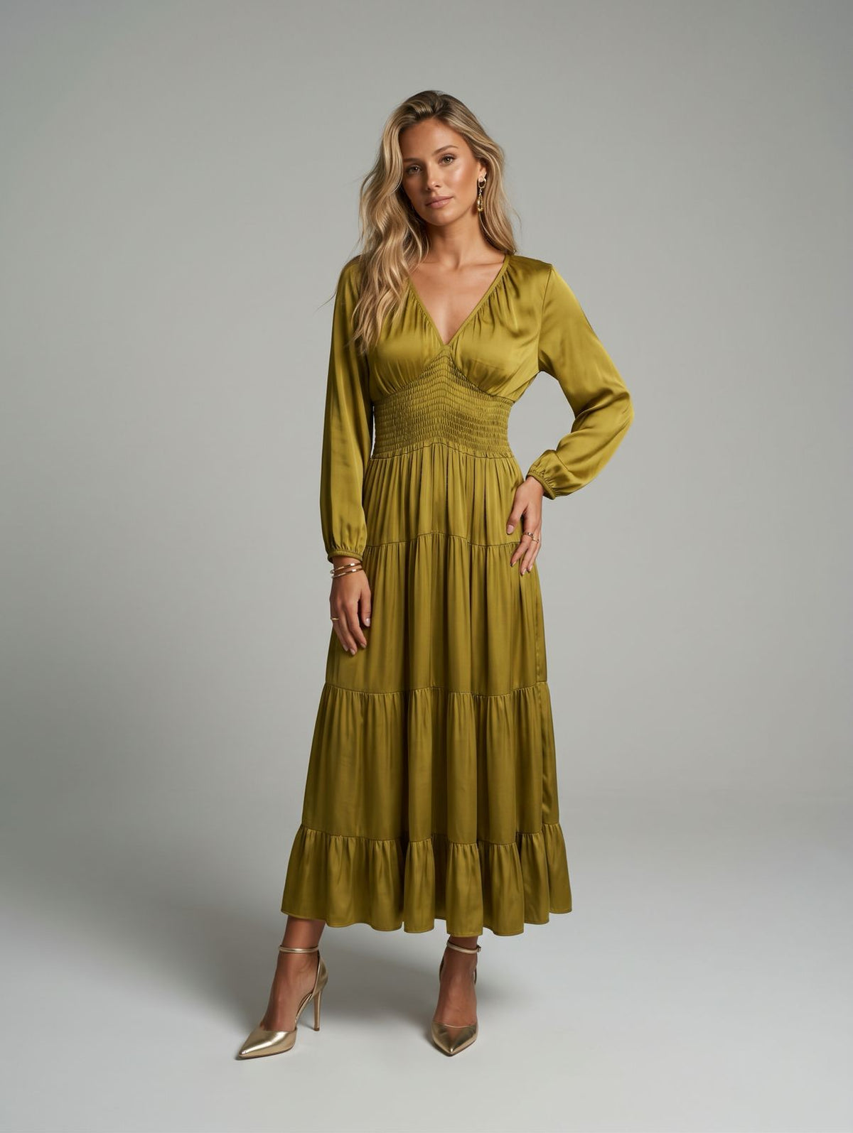 Vestido cortes satinado