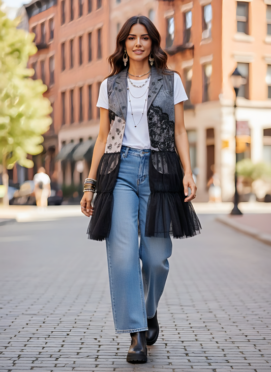 Chaleco con encaje y faldón de tul