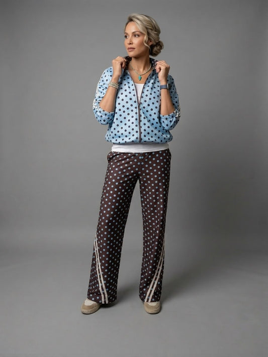Set viajero de chamarra y pantalón de lunares