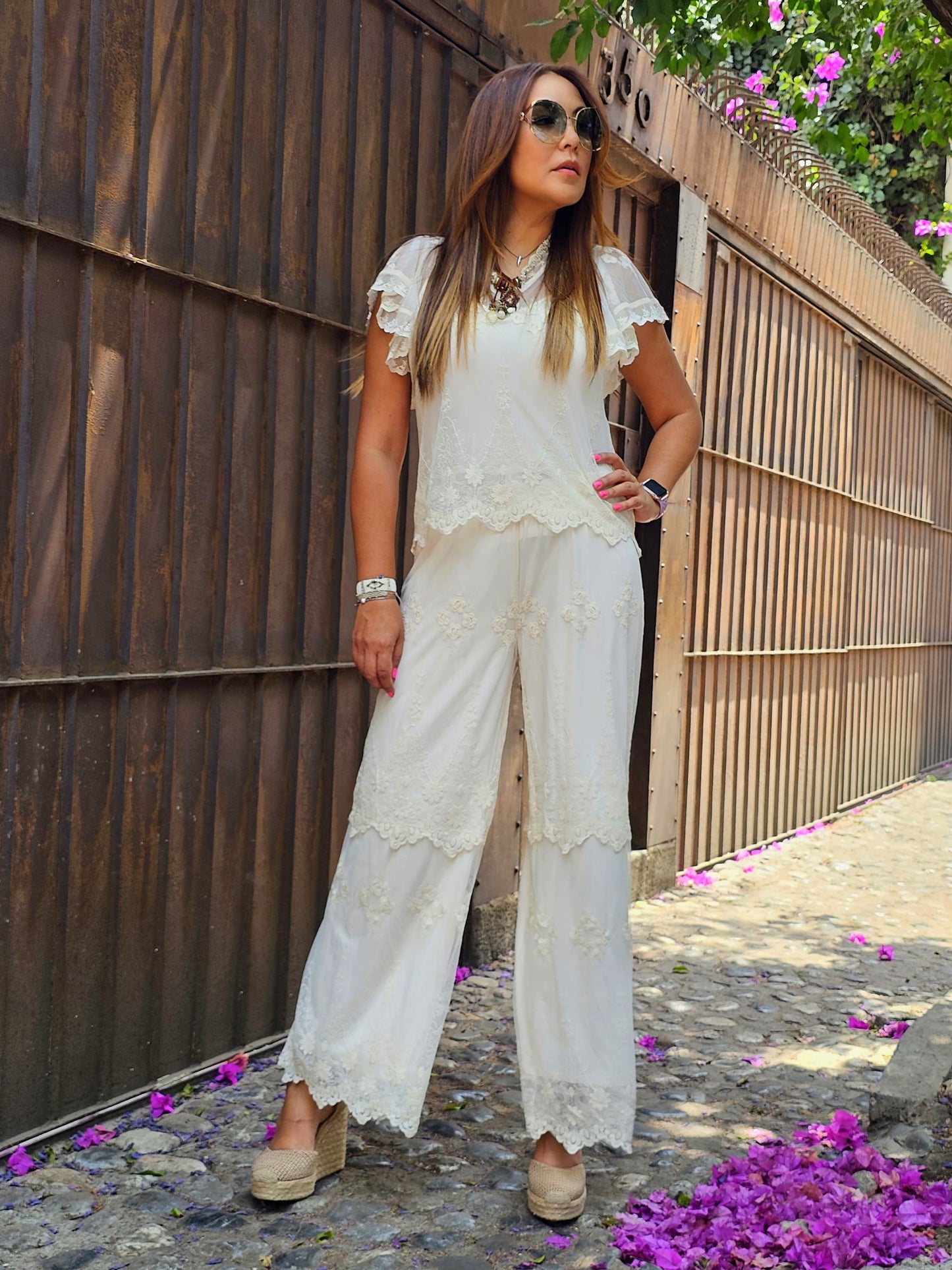 Pantalón mesh con bordado