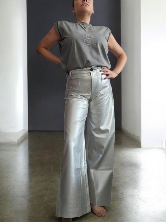 Pantalón vinipiel con bolsas al frente