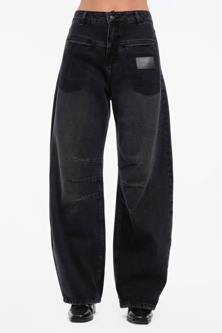 Jeans barrel bolsas marcadas