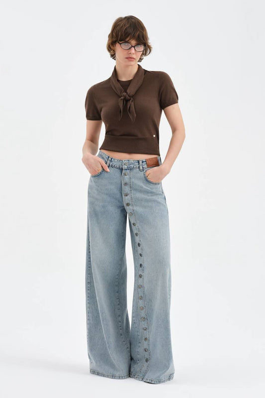 Jeans wide leg con botones