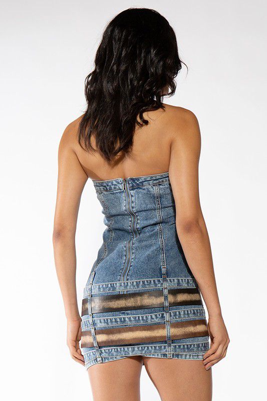 Vestido con cinturones