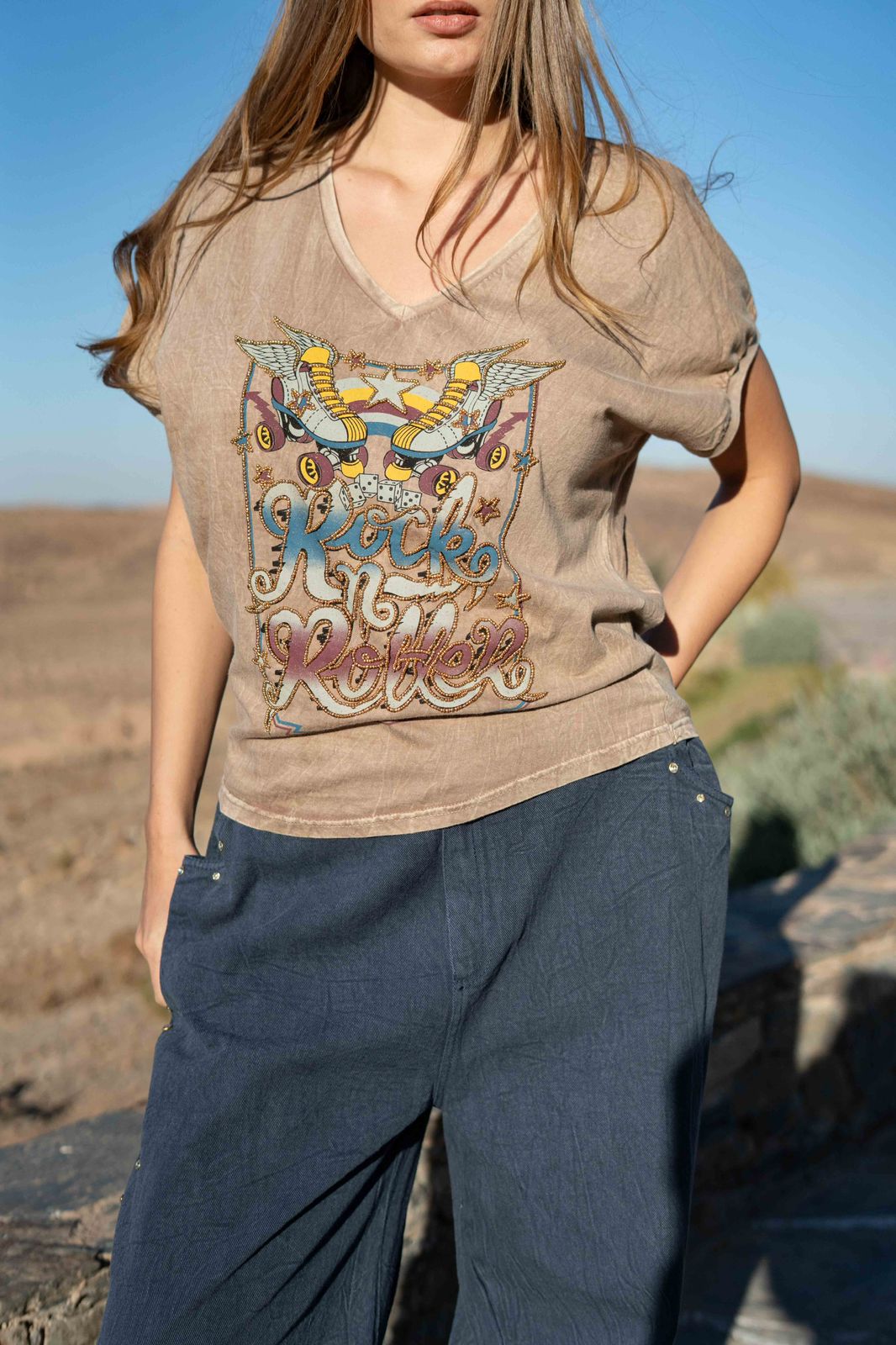 Camiseta patines y estrellas con cuentas doradas