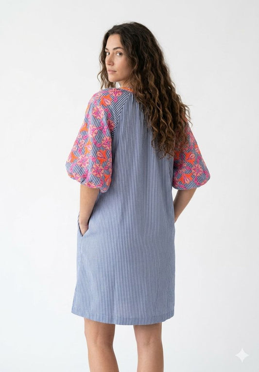 Vestido de rayas con bordado