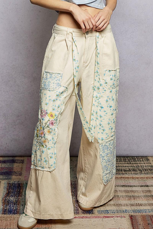 Pantalón parches estampados