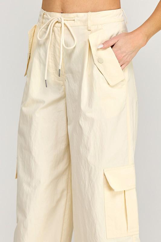 Pantalón cargo con jareta